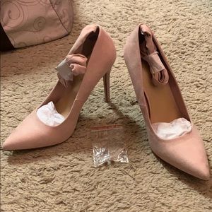 Shoe dazzle pumps